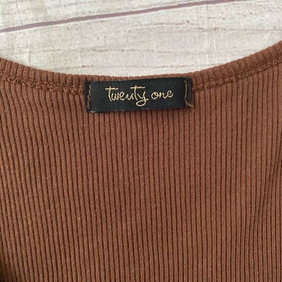 Forever 21 women L ribbed tank top w/sequin and beaded neckline - Picture 5 of 8